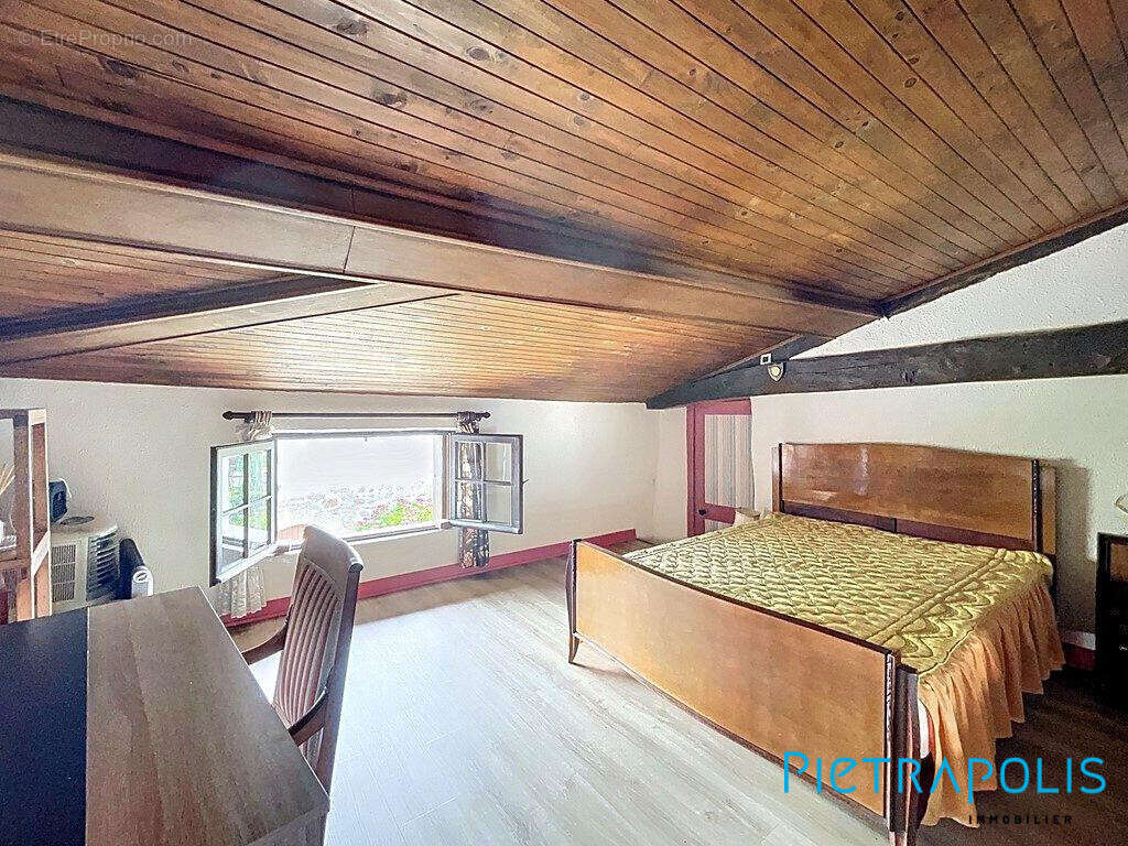 Maison à BRULLIOLES