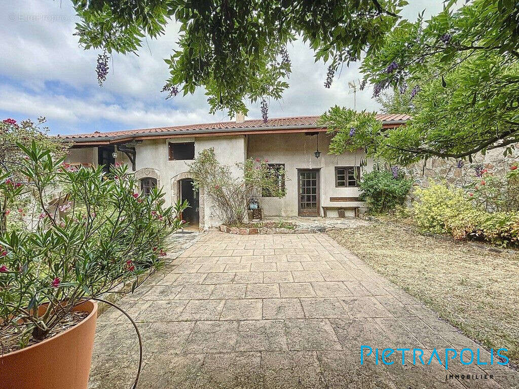 Maison à BRULLIOLES