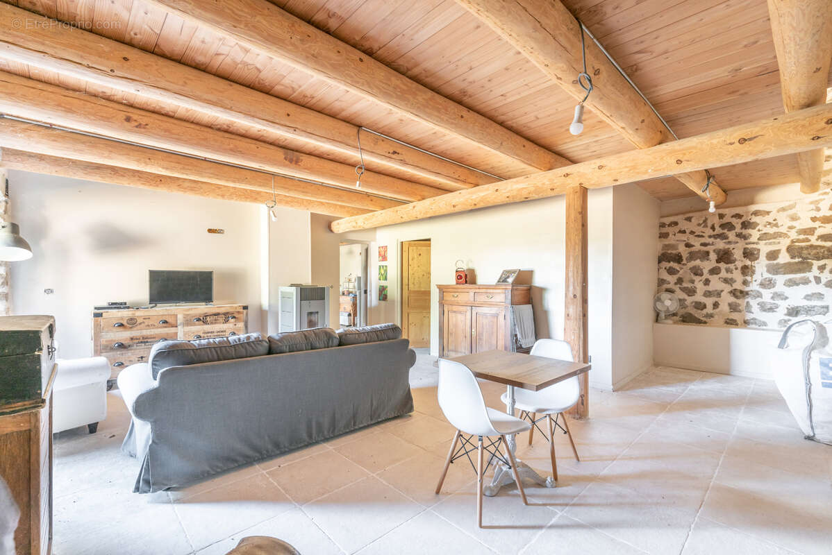 Maison à BELLEVUE-LA-MONTAGNE