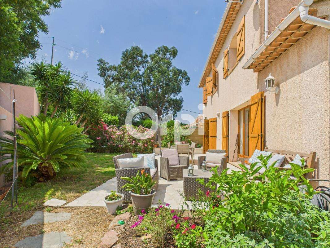 Maison à MANDELIEU-LA-NAPOULE