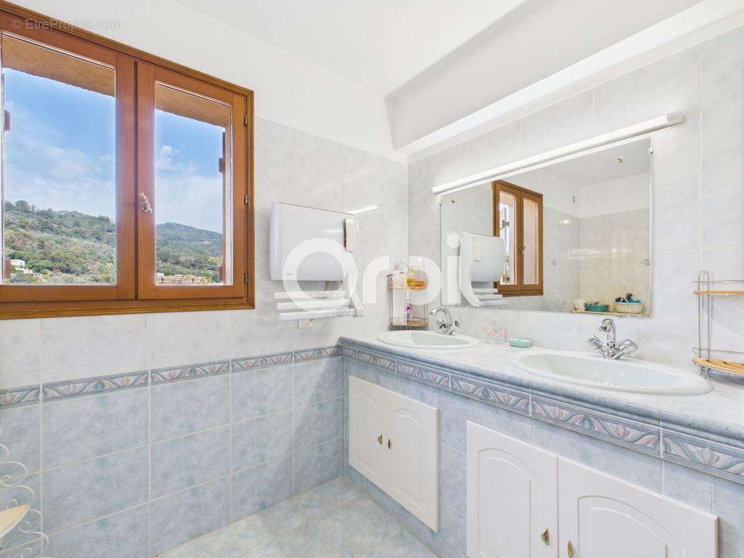 Maison à MANDELIEU-LA-NAPOULE