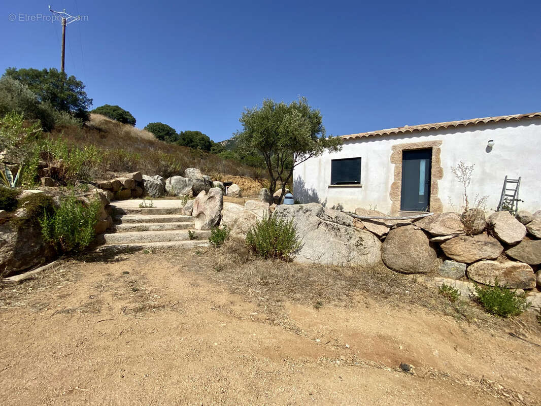 Maison à MONACIA-D&#039;AULLENE