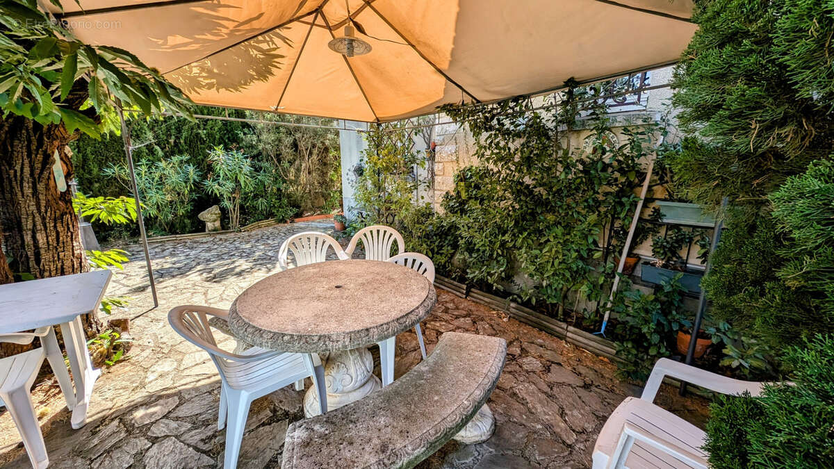 Autre à LAROQUE-DES-ALBERES