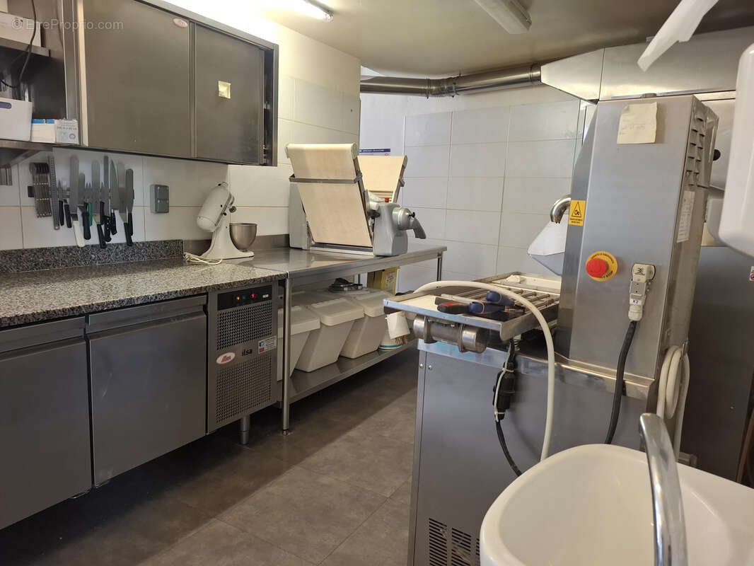 Commerce à SAINT-JEAN-PIED-DE-PORT