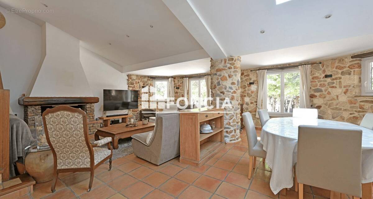 Maison à SAINT-JEAN-DE-CORNIES