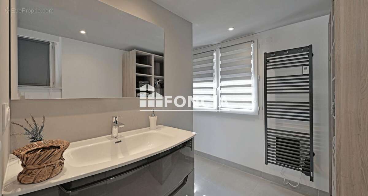 Maison à SAINT-JEAN-DE-CORNIES