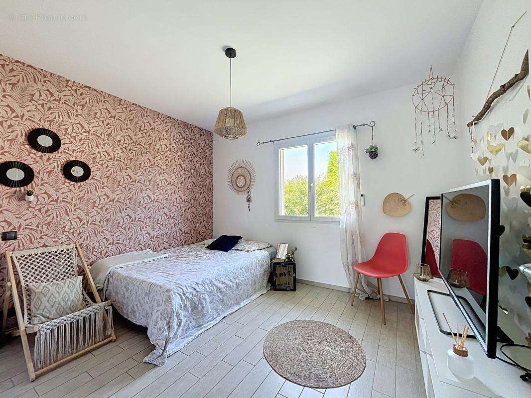 Maison à LAPEYROUSE-MORNAY