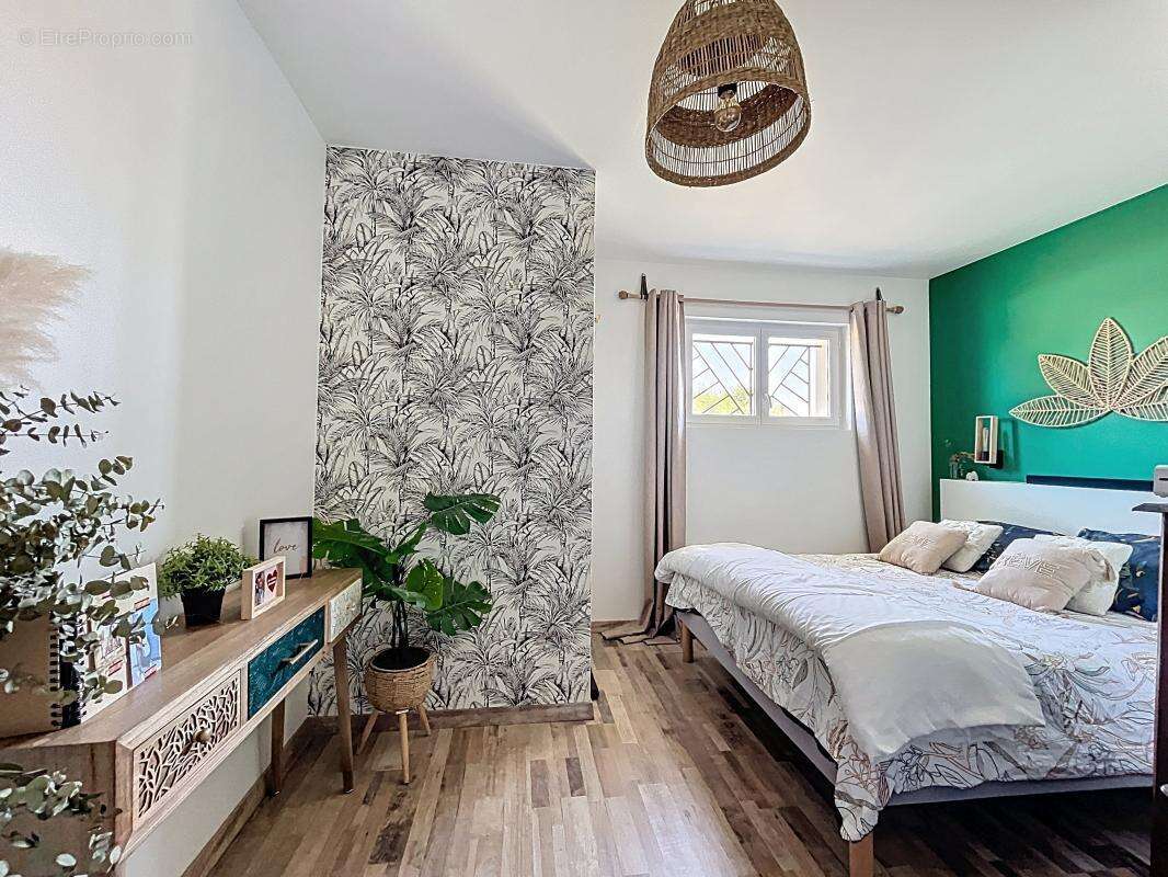 Maison à LAPEYROUSE-MORNAY