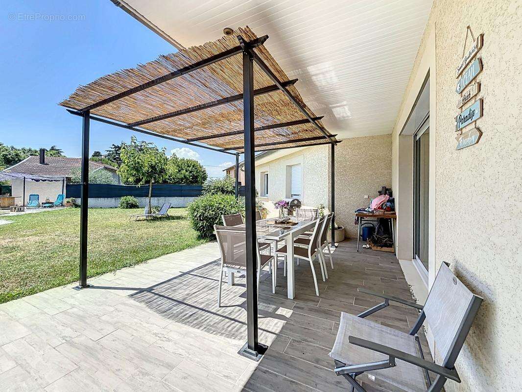 Maison à LAPEYROUSE-MORNAY