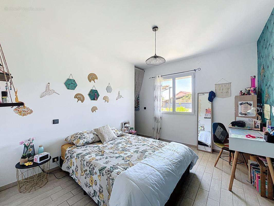 Maison à LAPEYROUSE-MORNAY