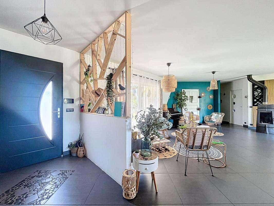 Maison à LAPEYROUSE-MORNAY