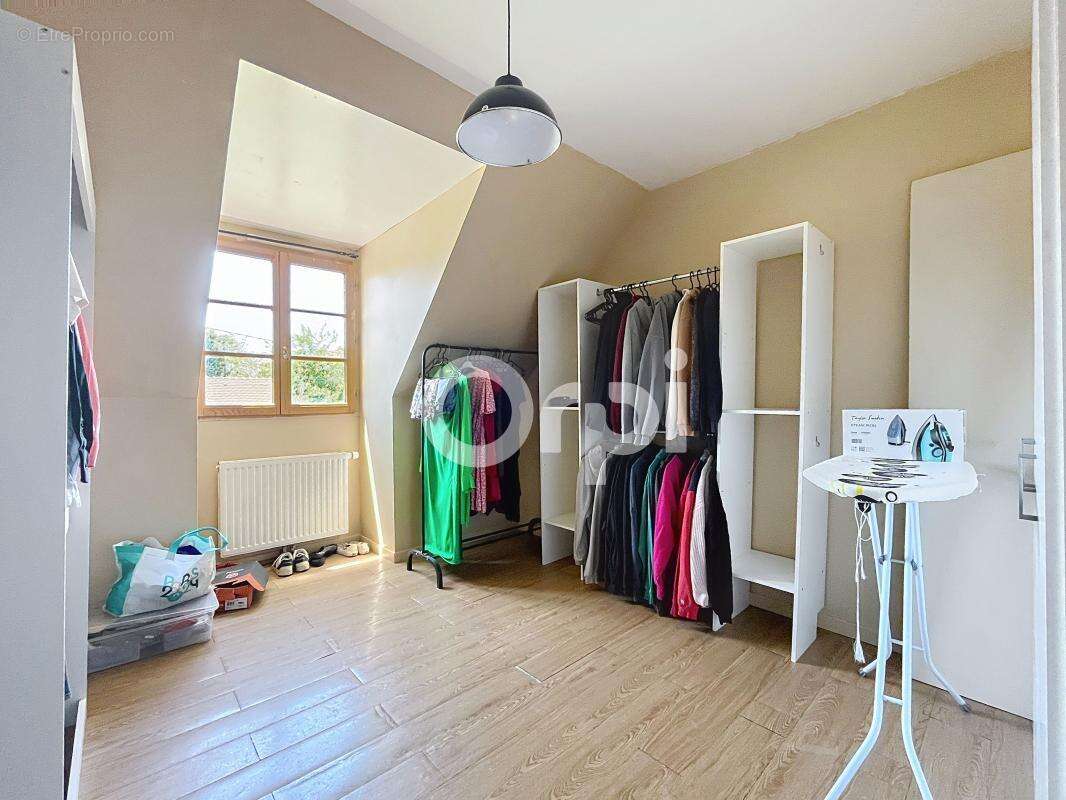 Maison à MONTGERAIN