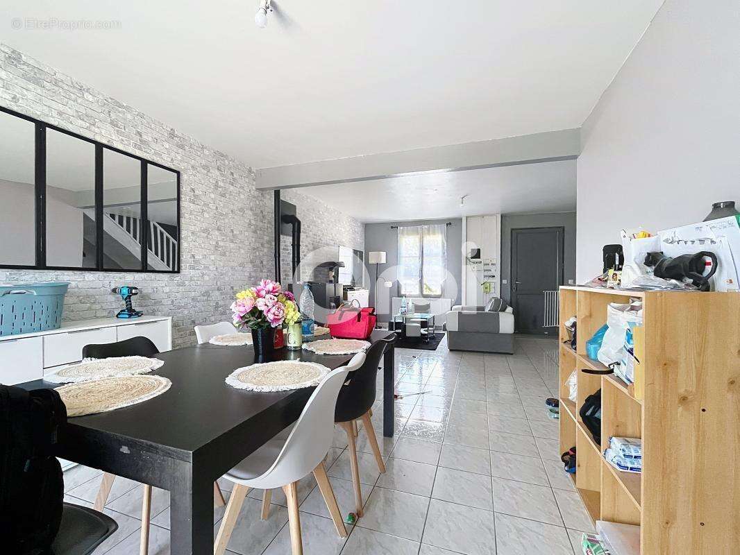 Maison à MONTGERAIN