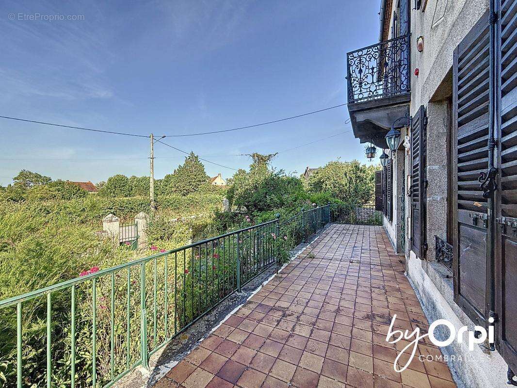 Maison à LAPEYROUSE