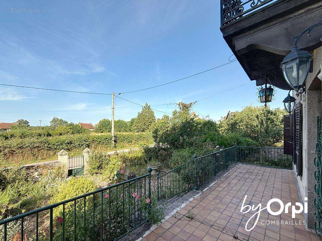 Maison à LAPEYROUSE