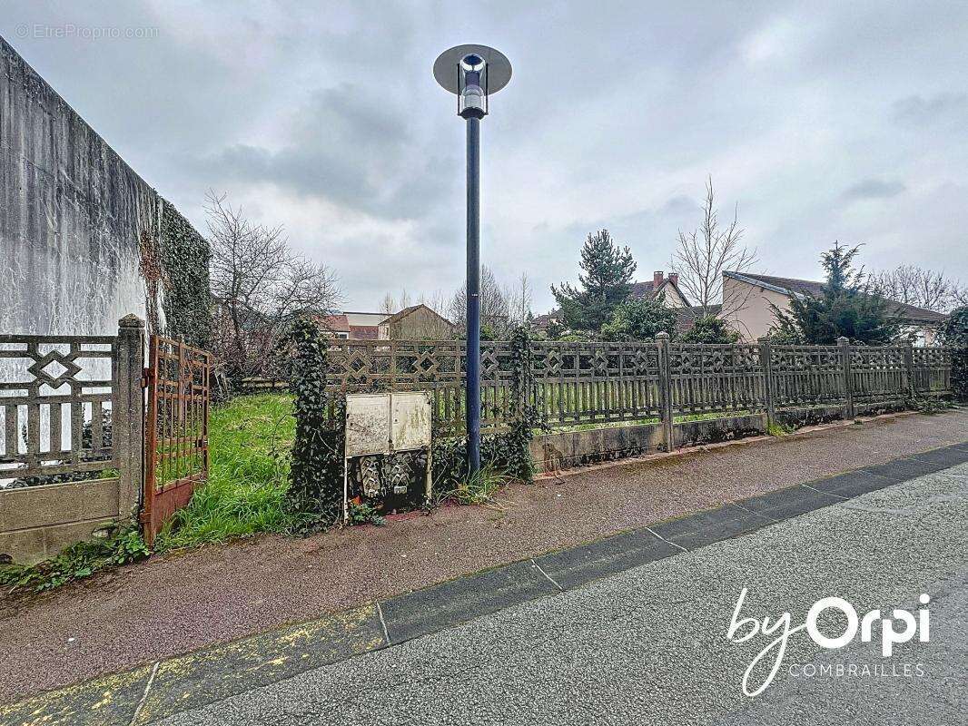 Commerce à SAINT-ELOY-LES-MINES