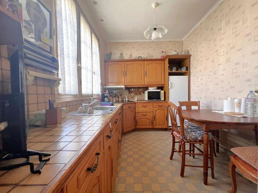 Maison à LES CLAYES-SOUS-BOIS