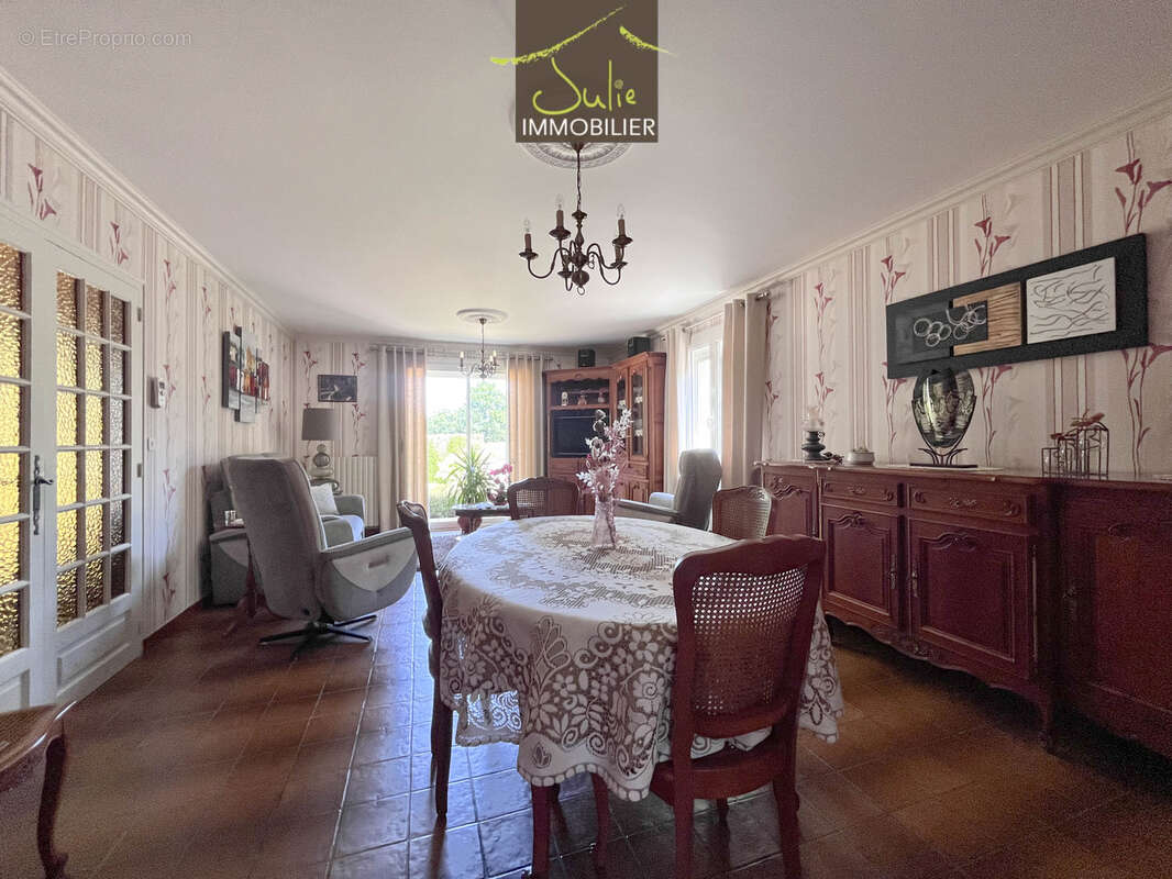 Maison à MONCOUTANT