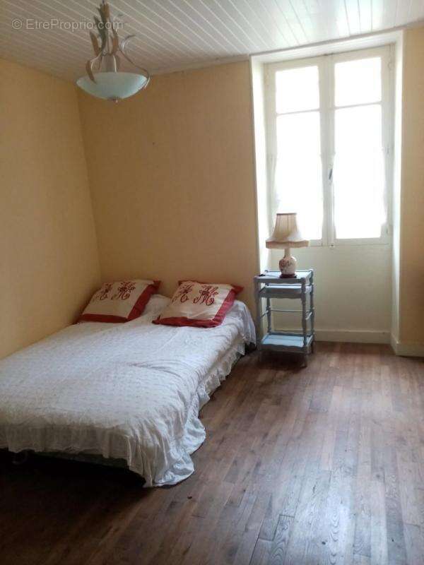 Maison à SAINT-POMPONT