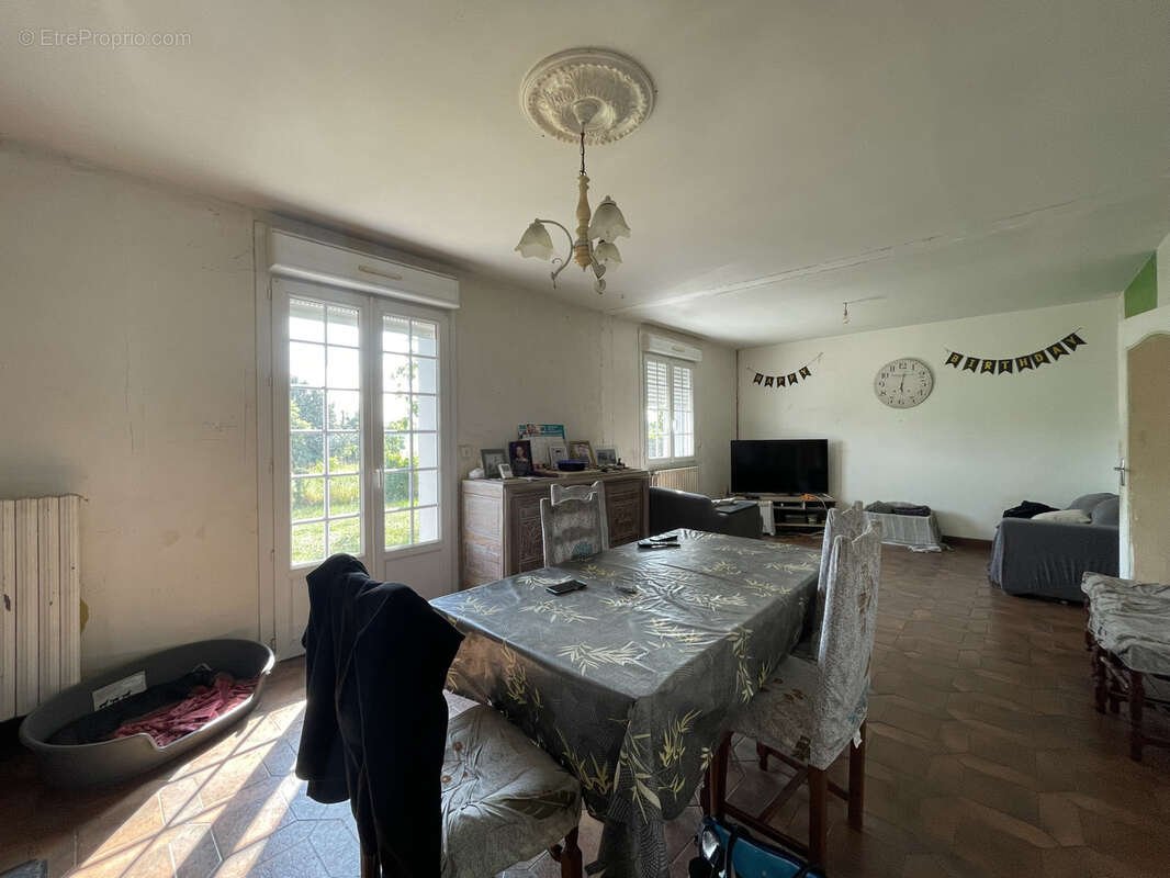 Maison à CHATILLON-SUR-COLMONT