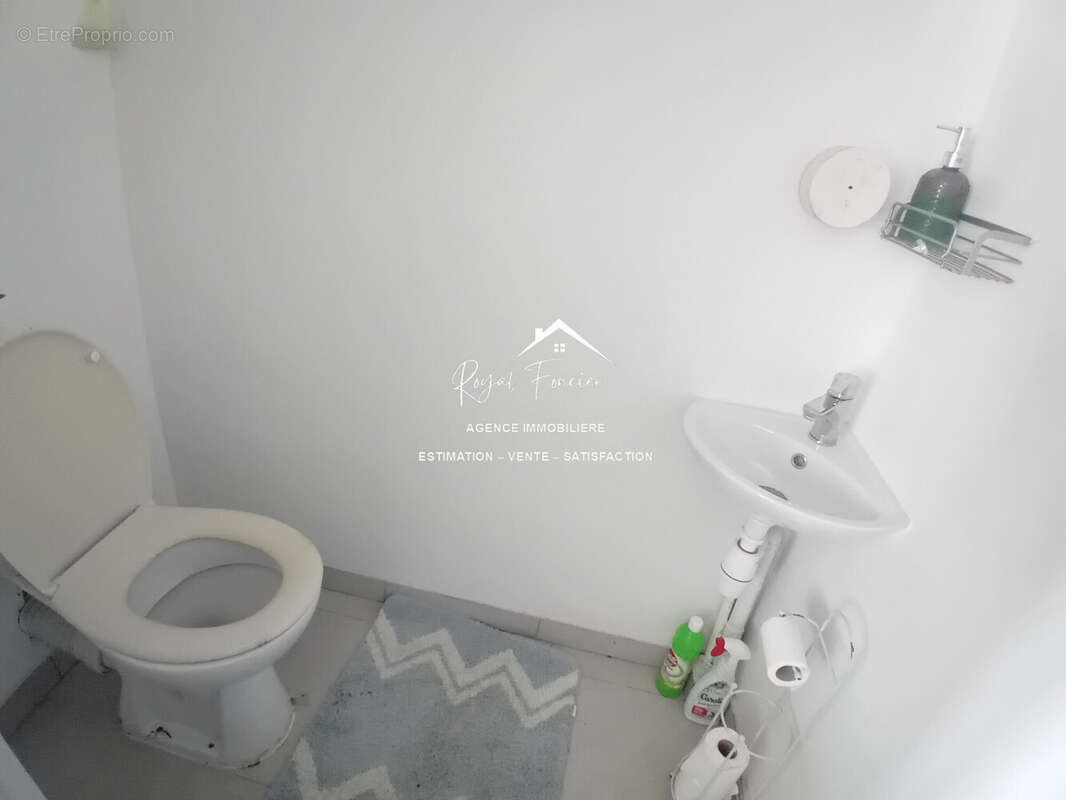 WC indépendant  - Maison à DESCARTES