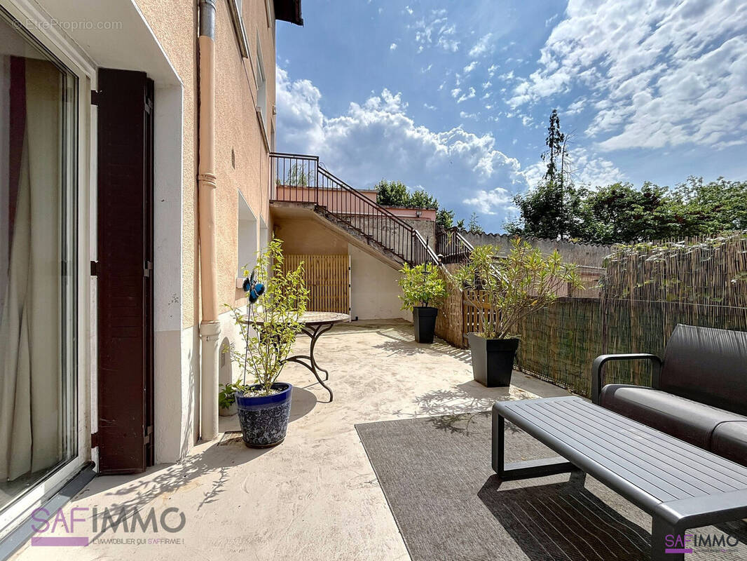 Appartement à SAINT-GENIS-LAVAL