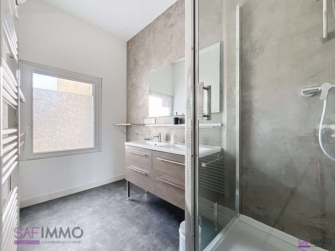 Appartement à SAINT-GENIS-LAVAL