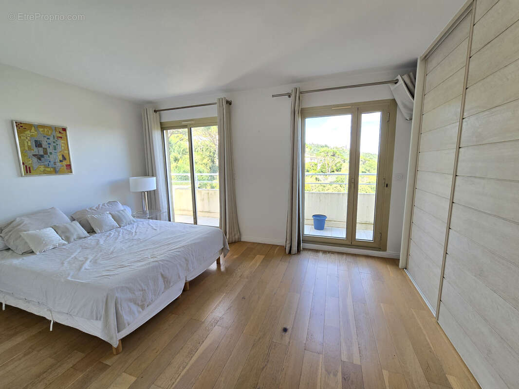 Appartement à MANDELIEU-LA-NAPOULE