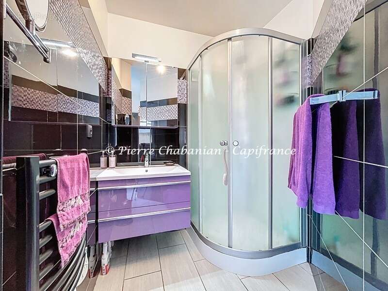 Appartement à COLLONGES-SOUS-SALEVE