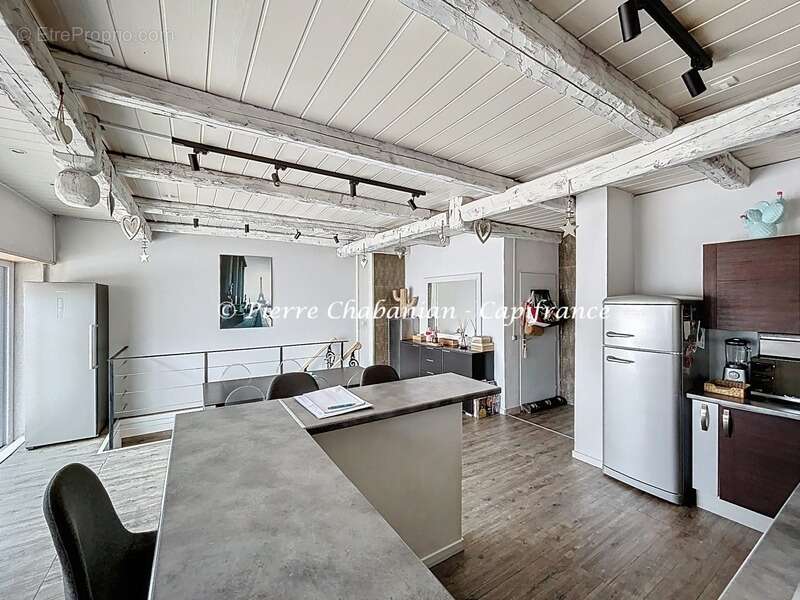 Appartement à COLLONGES-SOUS-SALEVE