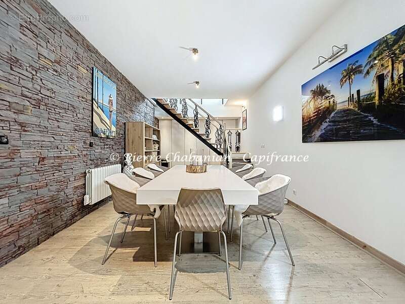 Appartement à COLLONGES-SOUS-SALEVE