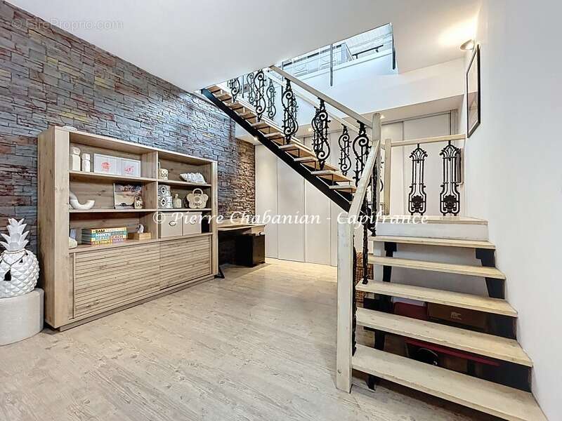 Appartement à COLLONGES-SOUS-SALEVE