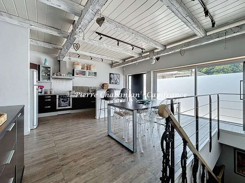 Appartement à COLLONGES-SOUS-SALEVE