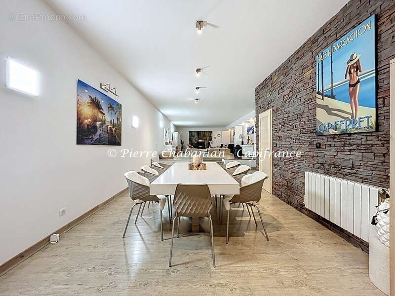 Appartement à COLLONGES-SOUS-SALEVE