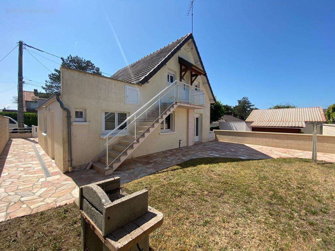 Maison à AGON-COUTAINVILLE