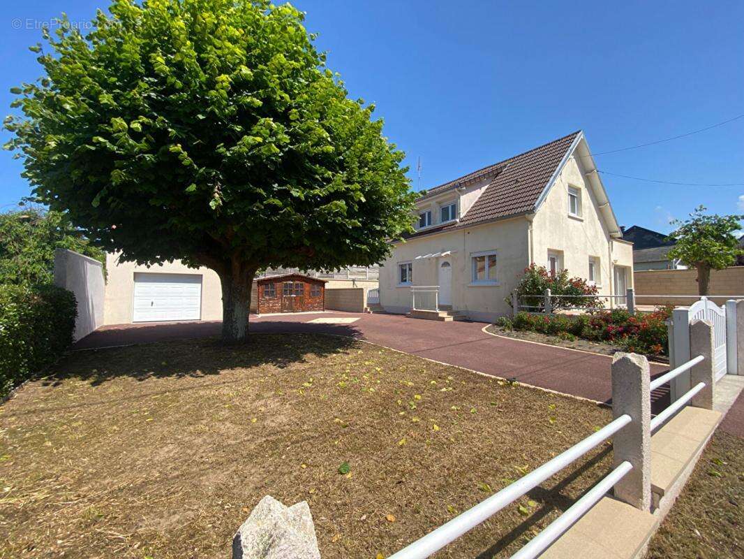 Maison à AGON-COUTAINVILLE