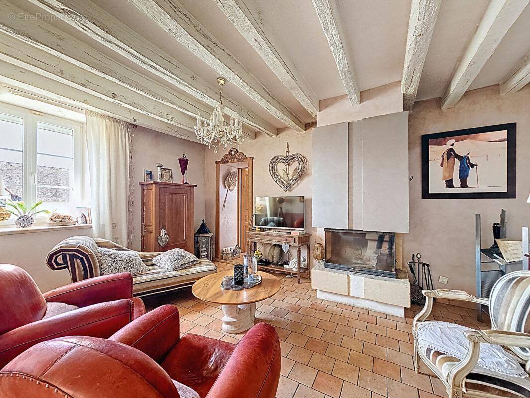 Maison à FRESNAY-SUR-SARTHE