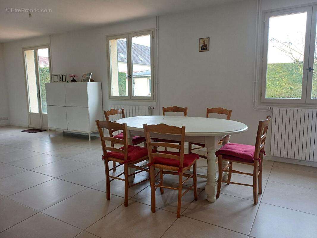 Maison à LACROIX-SAINT-OUEN