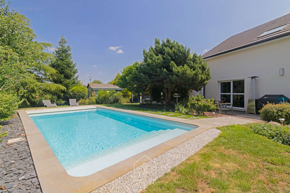 Maison à COIN-LES-CUVRY