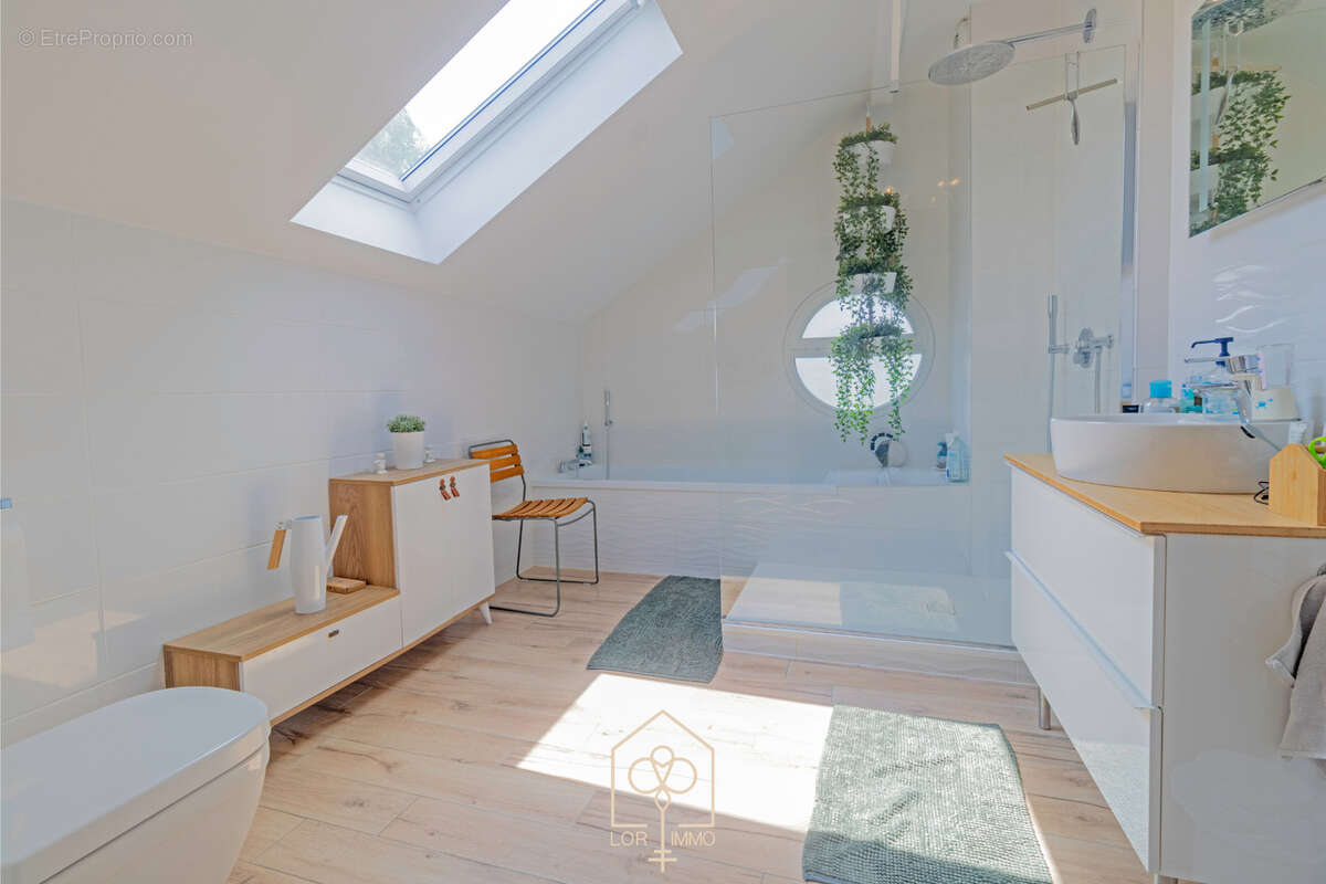 Maison à COIN-LES-CUVRY