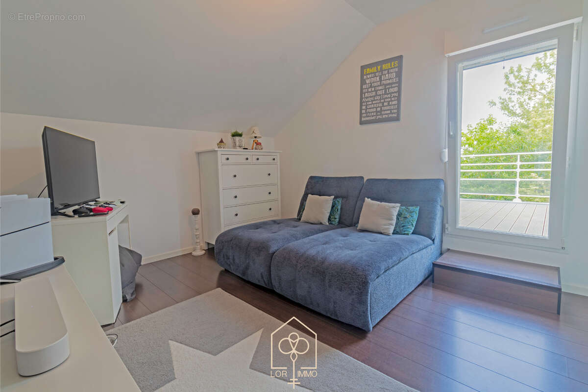 Maison à COIN-LES-CUVRY