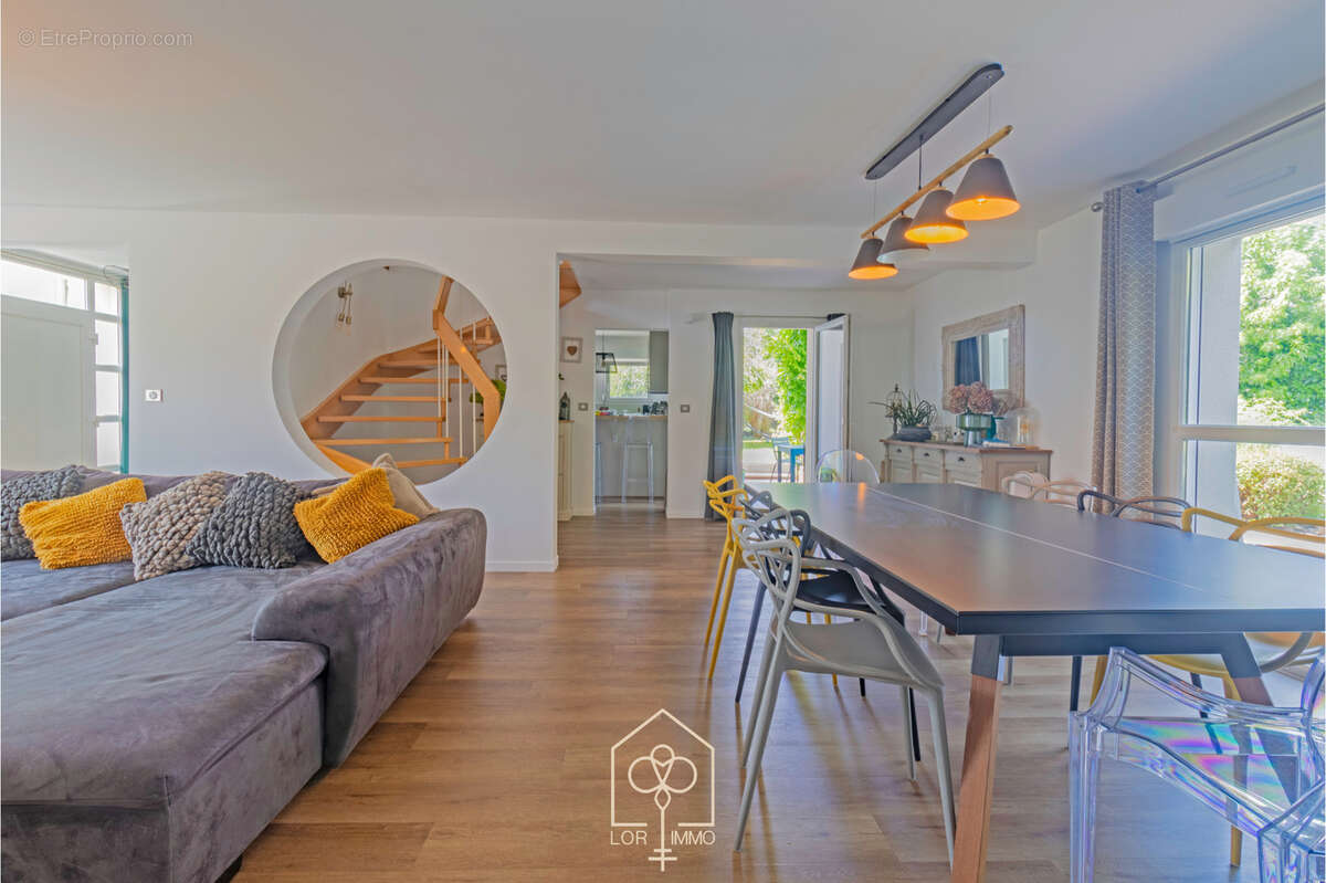 Maison à COIN-LES-CUVRY