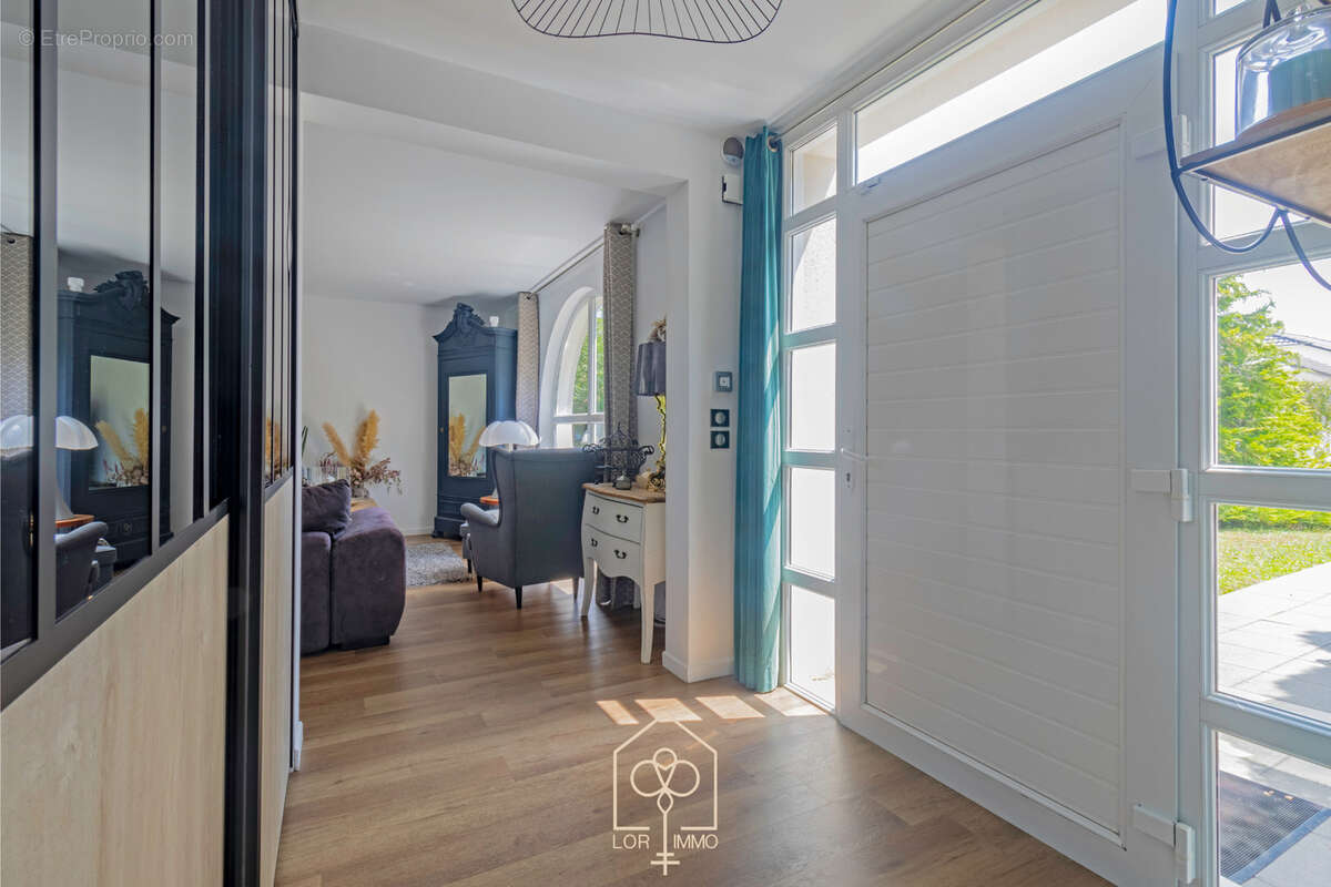 Maison à COIN-LES-CUVRY