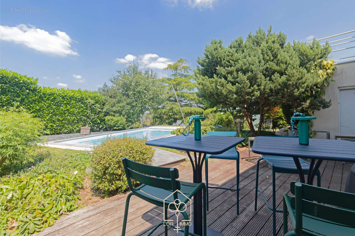 Maison à COIN-LES-CUVRY