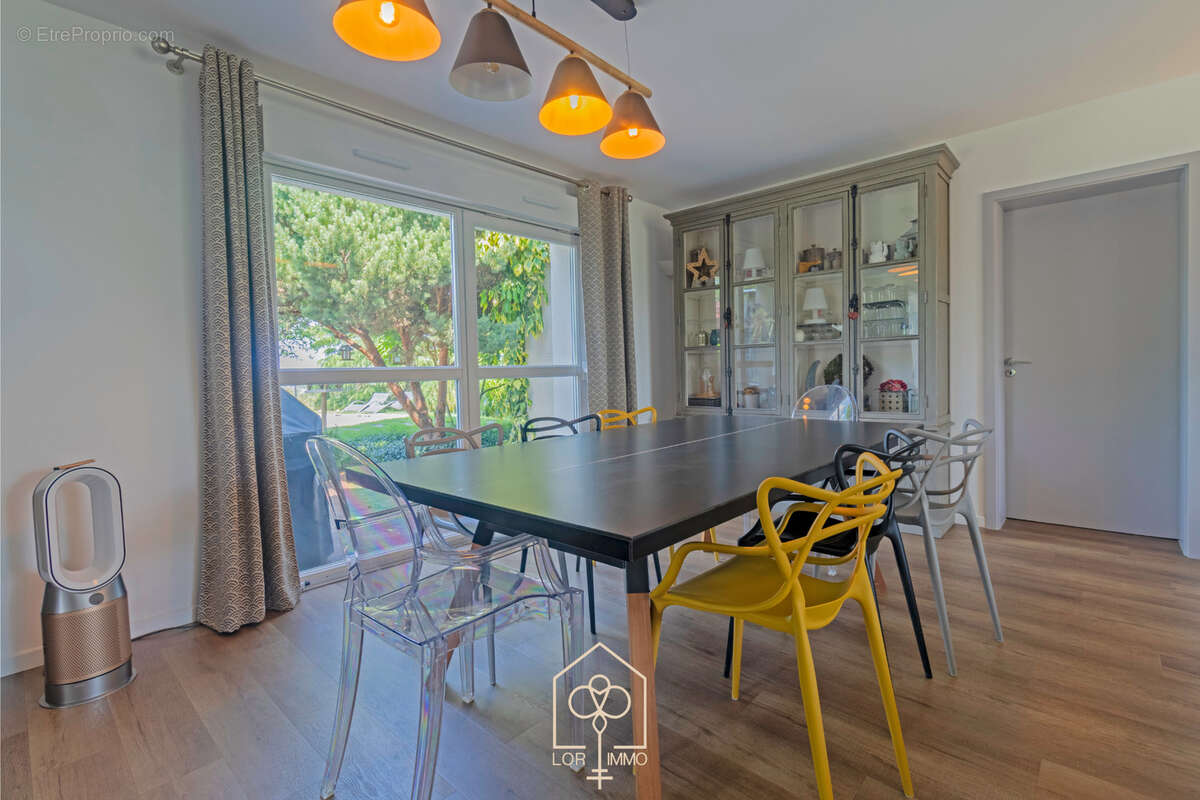 Maison à COIN-LES-CUVRY