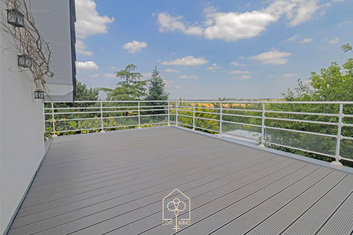 Maison à COIN-LES-CUVRY