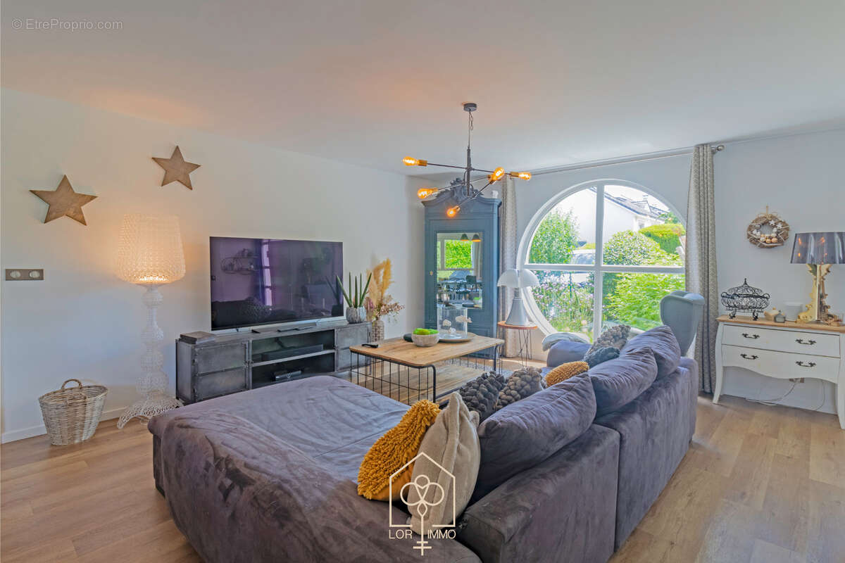 Maison à COIN-LES-CUVRY