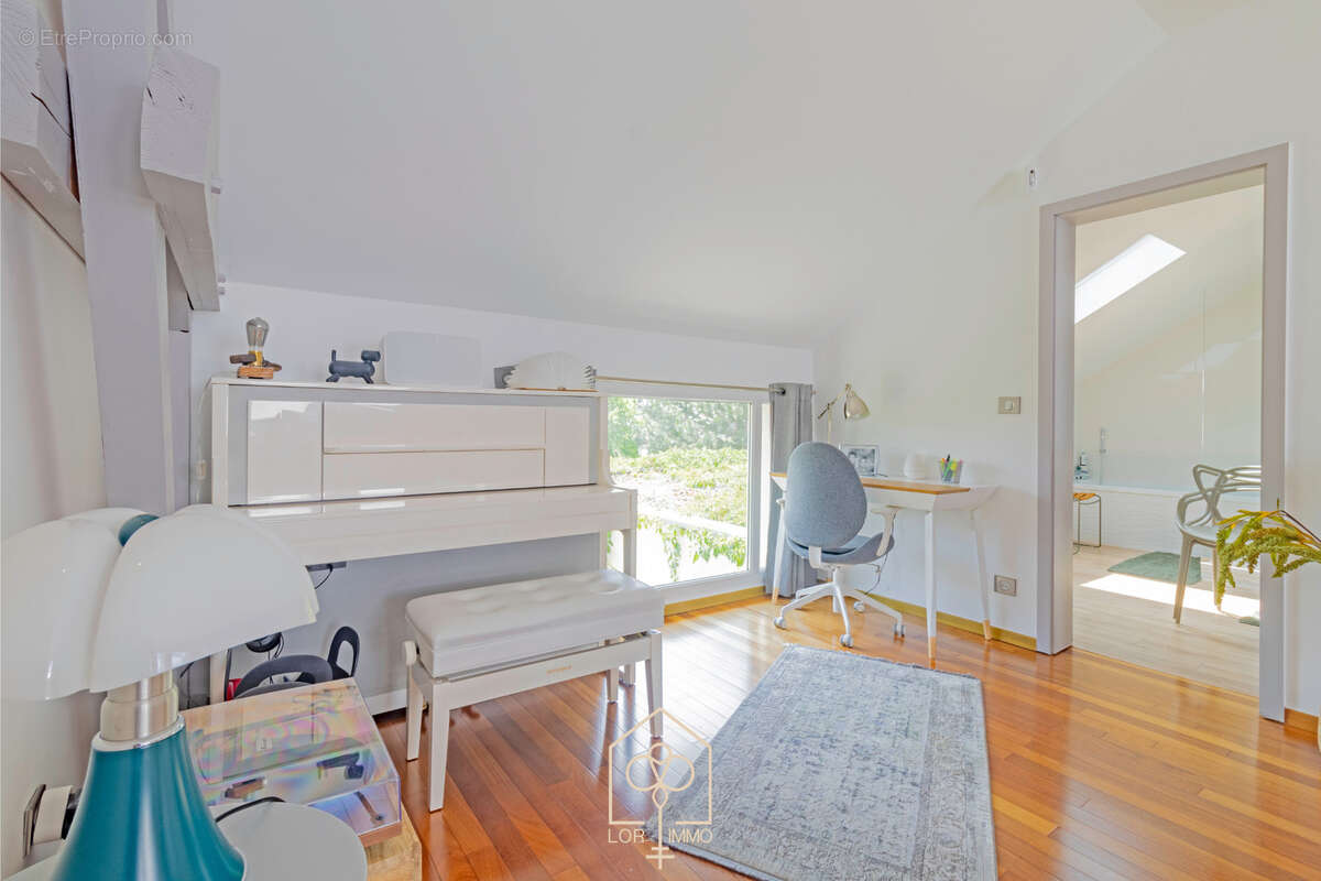 Maison à COIN-LES-CUVRY