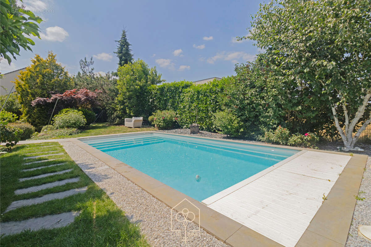 Maison à COIN-LES-CUVRY