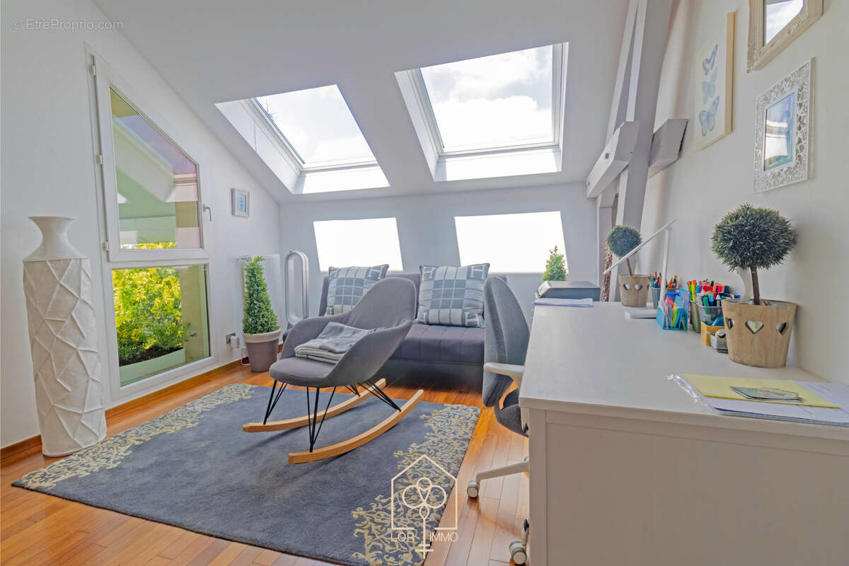 Maison à COIN-LES-CUVRY